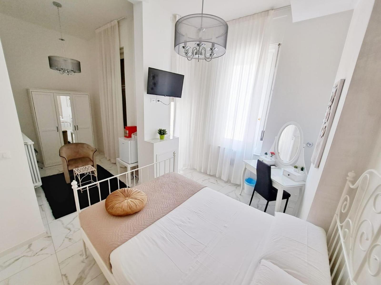 The Gallery Boutique Rooms Триест Екстериор снимка