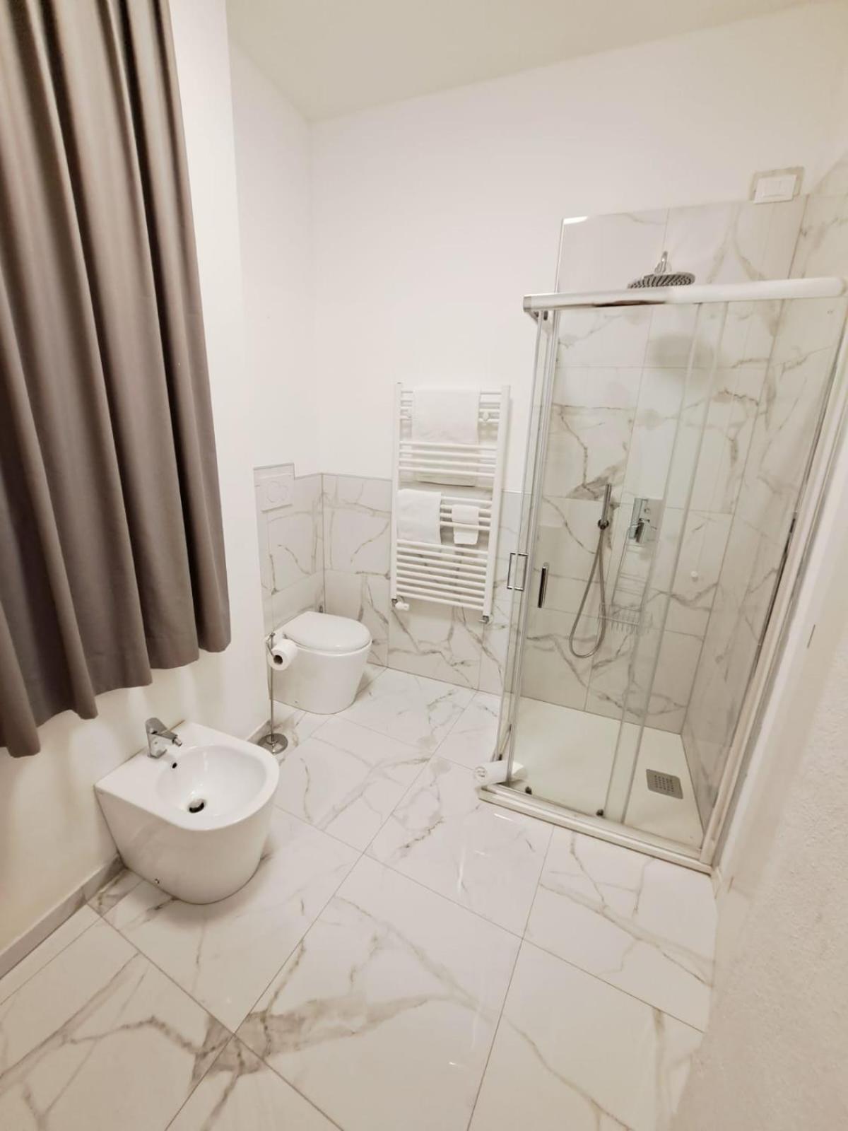 The Gallery Boutique Rooms Триест Екстериор снимка