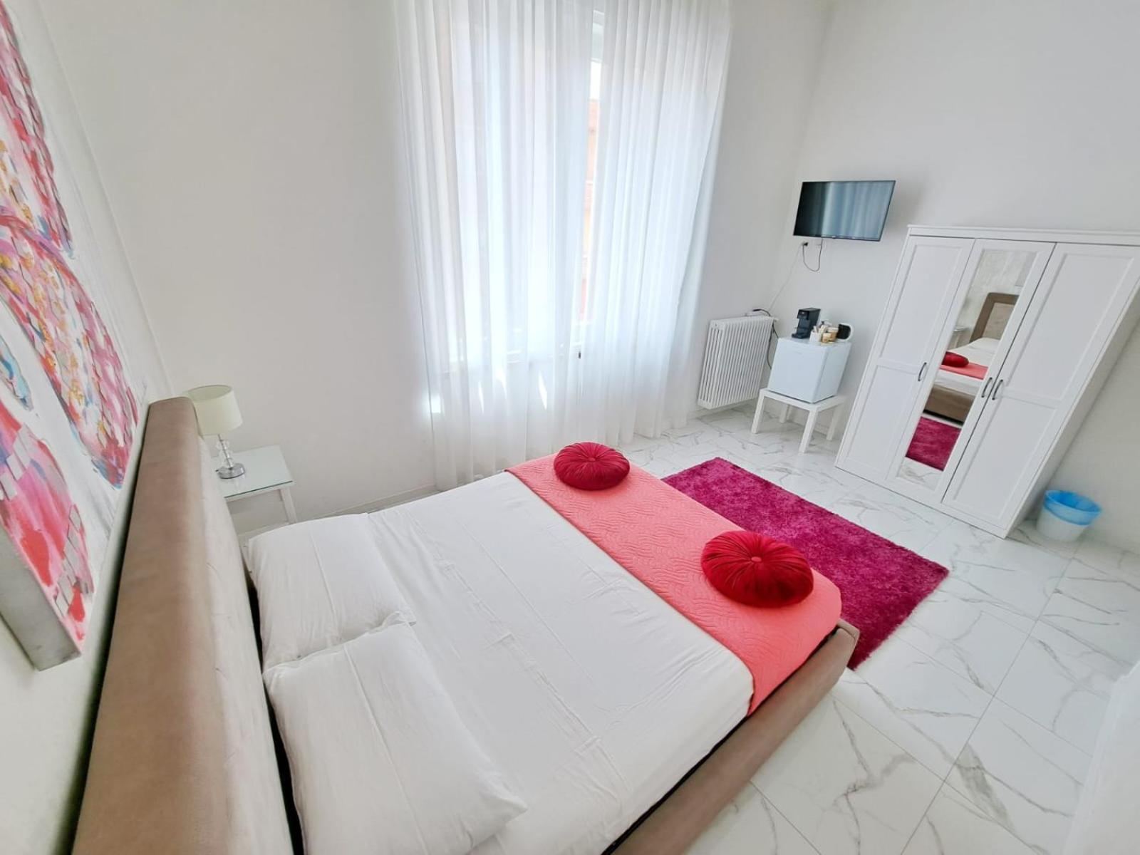 The Gallery Boutique Rooms Триест Стая снимка